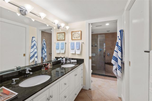 1633 BOATHOUSE CIRCLE 131, Sarasota, FL 34231