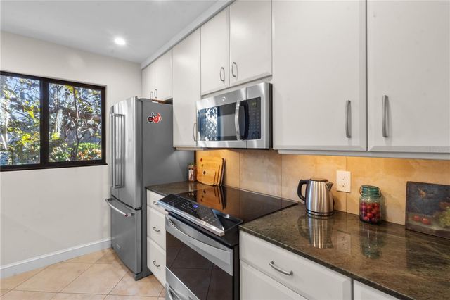 1633 BOATHOUSE CIRCLE 131, Sarasota, FL 34231