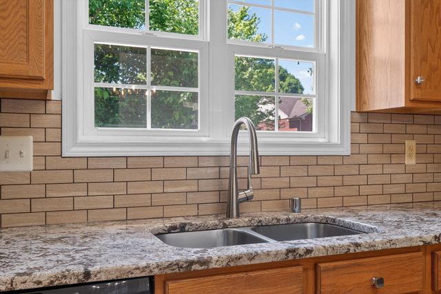 2097 Allegheny Way, Lexington, KY 40513