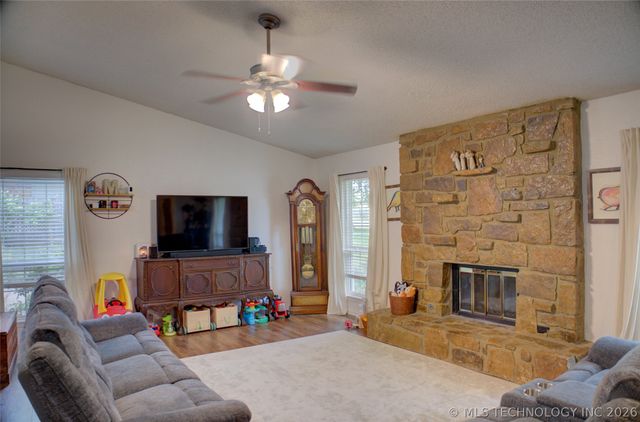 211 W 114th Court S, Jenks, OK 74037