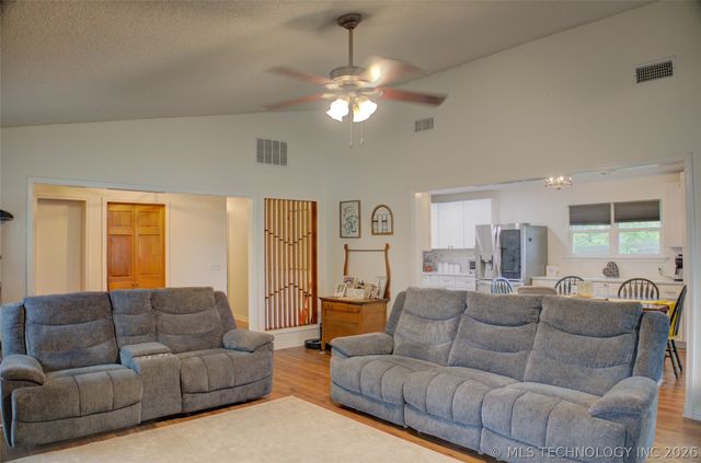211 W 114th Court S, Jenks, OK 74037