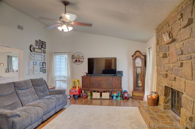 211 W 114th Court S, Jenks, OK 74037