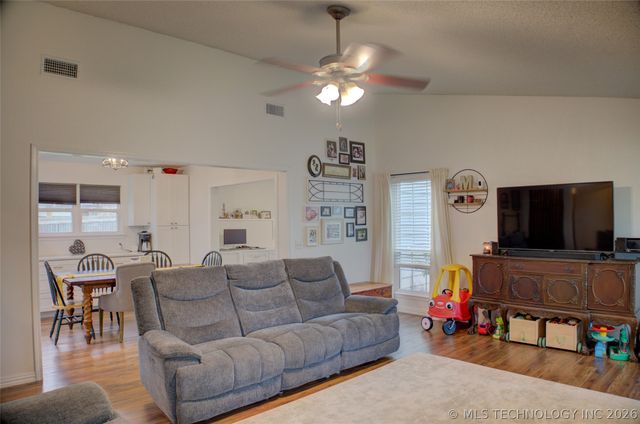 211 W 114th Court S, Jenks, OK 74037