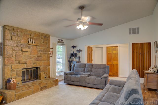 211 W 114th Court S, Jenks, OK 74037