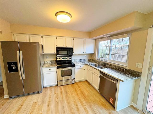 19479 Scenic Harbour Drive, Northville, MI 48167