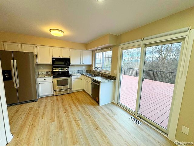 19479 Scenic Harbour Drive, Northville, MI 48167