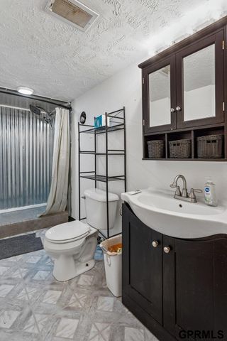 5213 N 85th Street, Omaha, NE 68134