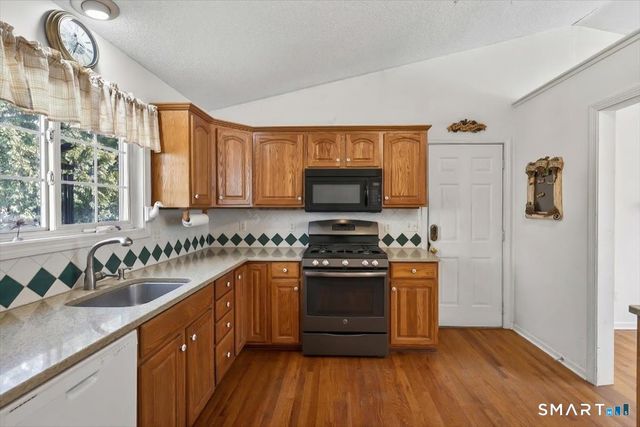 15 Cinnamon Ridge Drive, North Branford, CT 06471