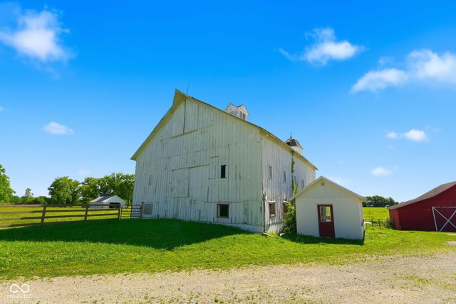 12808 W River Valley Road, Yorktown, IN 47396