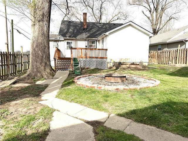 224 Walnut Street, Pleasant Hill, MO 64080