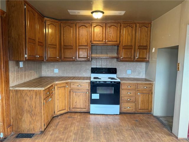 224 Walnut Street, Pleasant Hill, MO 64080