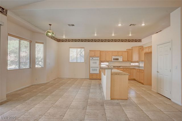 6744 Universal Avenue, Las Vegas, NV 89142