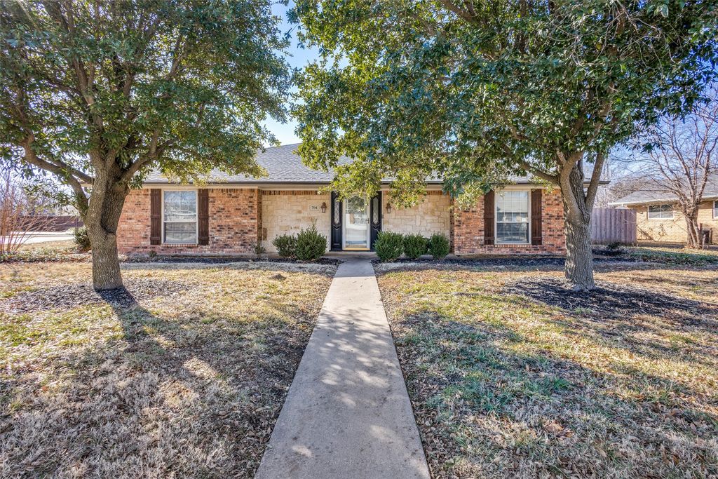 704 W Oak Street, Celina, TX 75009