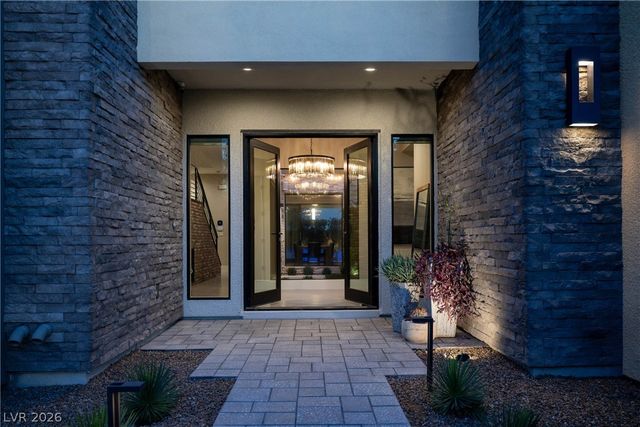 62 Grey Feather Drive, Las Vegas, NV 89135