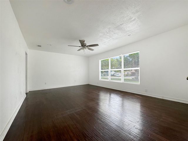 928 Lydick Lane, River Oaks, TX 76114