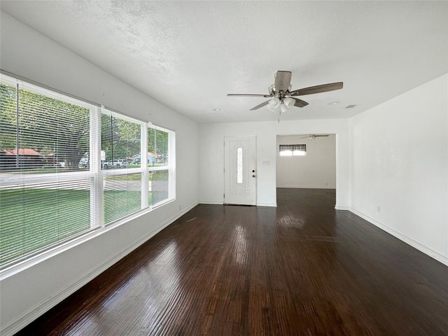 928 Lydick Lane, River Oaks, TX 76114