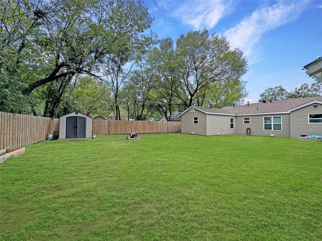 928 Lydick Lane, River Oaks, TX 76114