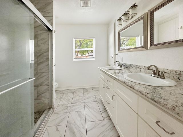 928 Lydick Lane, River Oaks, TX 76114