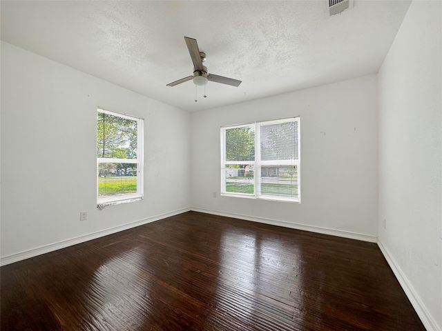 928 Lydick Lane, River Oaks, TX 76114