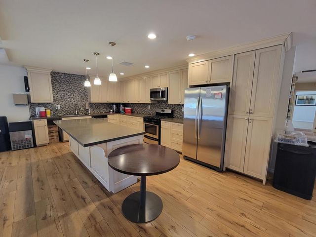 360 Andorra Way, Cathedral City, CA 92234