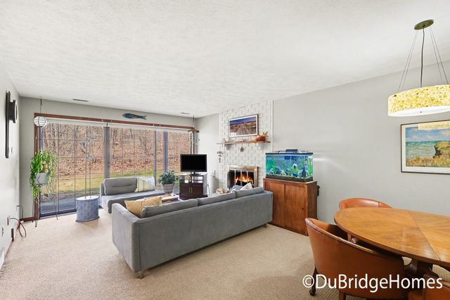 1275 Suncrest Drive Ne, Grand Rapids Twp, MI 49525