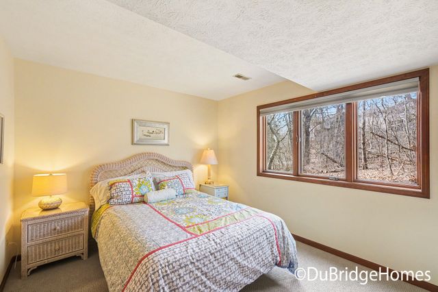 1275 Suncrest Drive Ne, Grand Rapids Twp, MI 49525