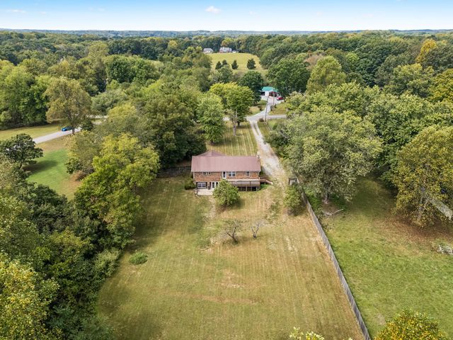 444 South Rd, Cottontown, TN 37048