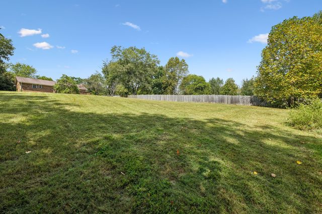 444 South Rd, Cottontown, TN 37048