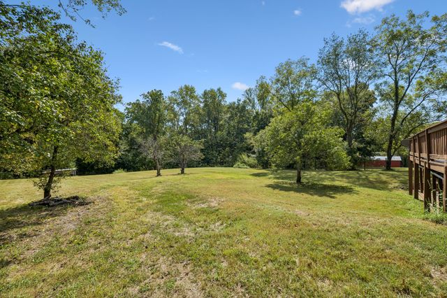 444 South Rd, Cottontown, TN 37048
