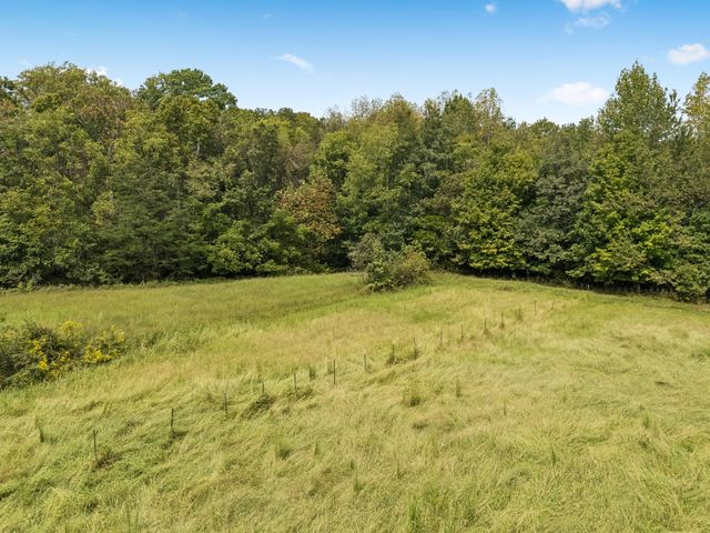 444 South Rd, Cottontown, TN 37048