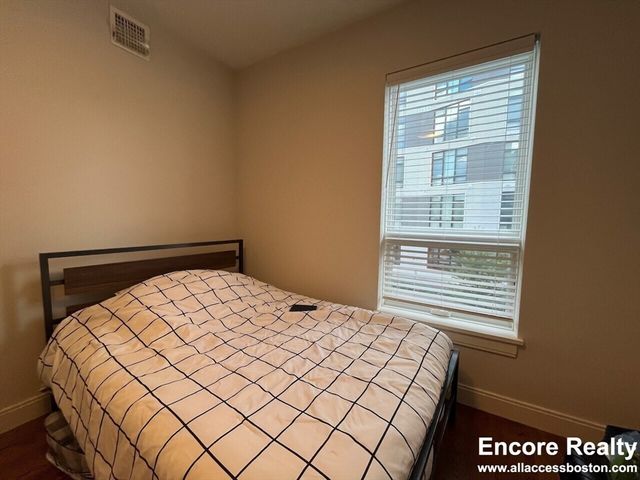 1 Everett St. 203, Boston, MA 02134