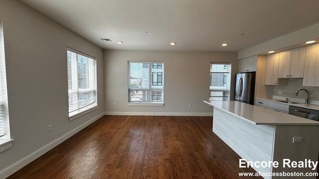1 Everett St. 203, Boston, MA 02134