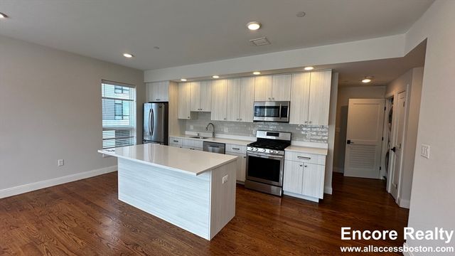 1 Everett St. 203, Boston, MA 02134