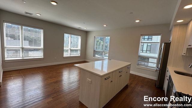 1 Everett St. 203, Boston, MA 02134