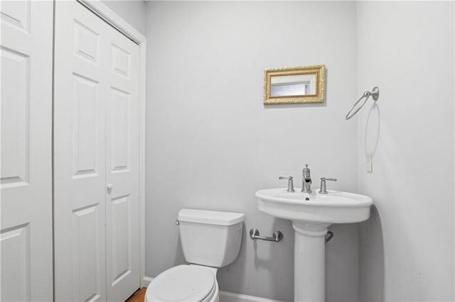 104 West Lane SE, Calhoun, GA 30701