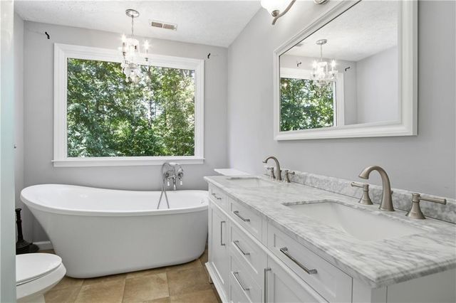 104 West Lane SE, Calhoun, GA 30701