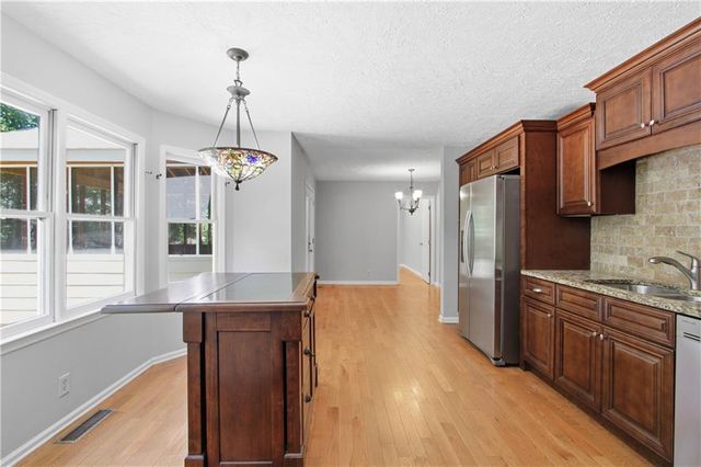 104 West Lane SE, Calhoun, GA 30701