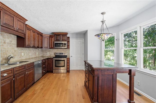 104 West Lane SE, Calhoun, GA 30701