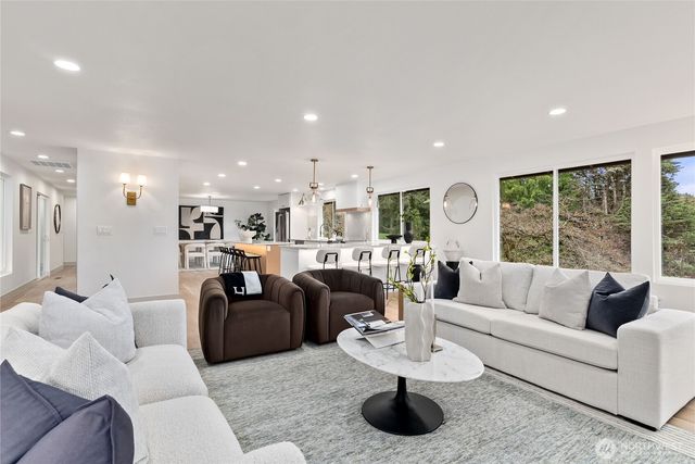 24324 138th Avenue SE, Kent, WA 98042