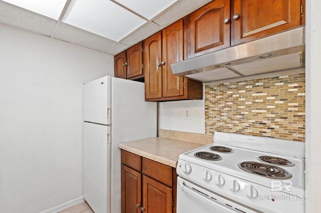 1080 N Seacliff Drive 2B-1080, Daphne, AL 36526