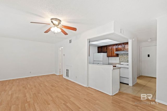 1080 N Seacliff Drive 2B-1080, Daphne, AL 36526