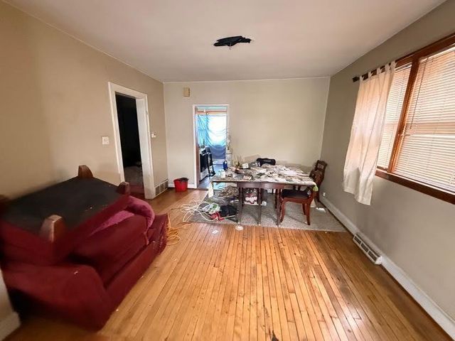 10003 S Exchange Avenue, Chicago, IL 60617