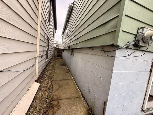 10003 S Exchange Avenue, Chicago, IL 60617