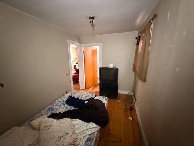 10003 S Exchange Avenue, Chicago, IL 60617