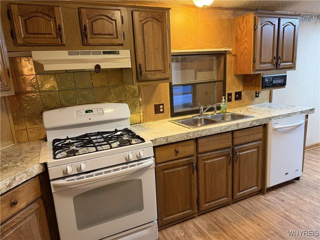 57 Lorraine Place, West Seneca, NY 14224