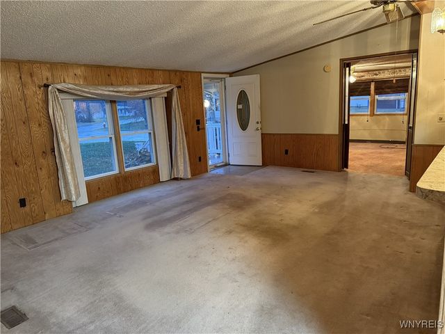 57 Lorraine Place, West Seneca, NY 14224