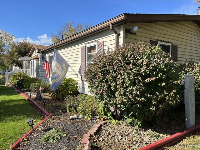 57 Lorraine Place, West Seneca, NY 14224
