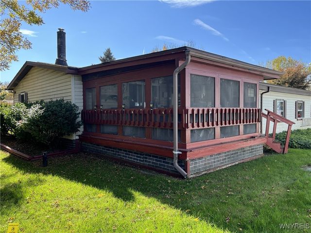 57 Lorraine Place, West Seneca, NY 14224