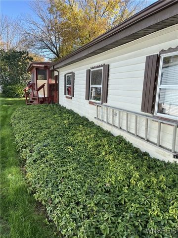 57 Lorraine Place, West Seneca, NY 14224