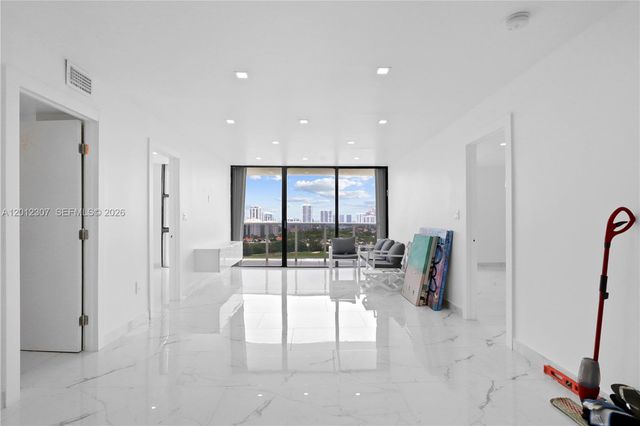 3675 N Country Club Dr 2008, Aventura, FL 33180